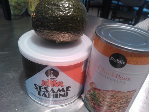 The main ingredients for the hummus