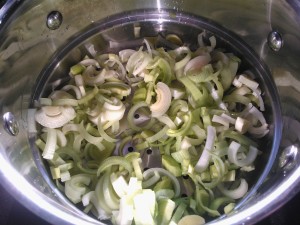Washed and drained thinly sliced leeks