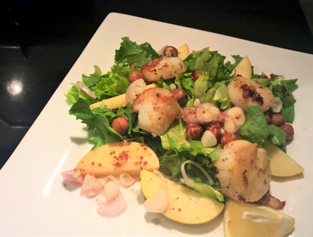 escarole-salad-with-seared-scallops-and-apples